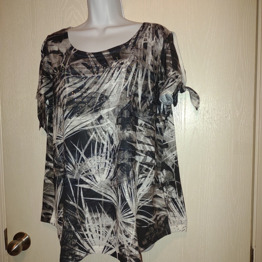 Time and tru blouse
